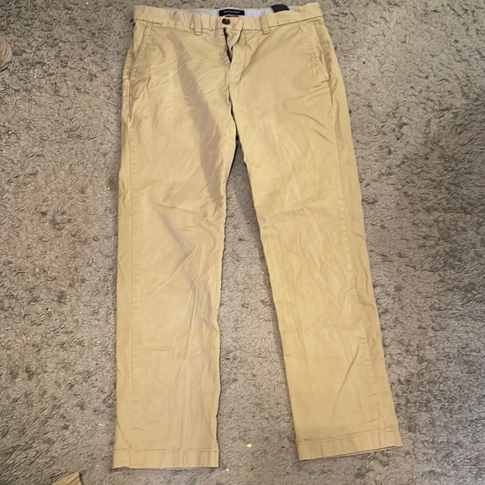 Tommy Hilfiger khakis light wash